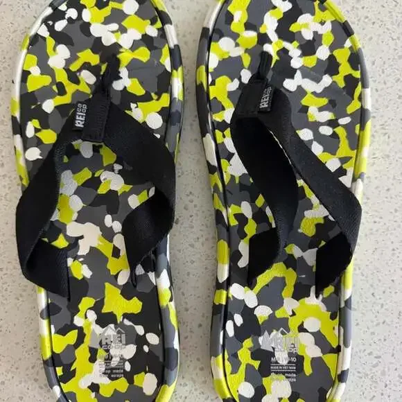 REI Co-op Camo Flip Flops Yellow Black Size 9