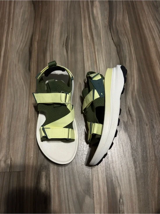 Teva Aventrail Hiking Sandals Pesto Green Mens Size 9 New