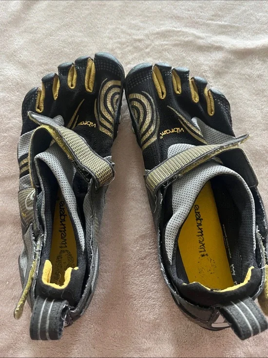 Vibram FiveFingers KMD Komodo Sport Men's 10-11/ EU 44 Black Yellow Wave