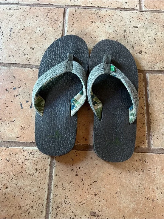 Sanuk Gray Flip Flops with Green Floral Lining