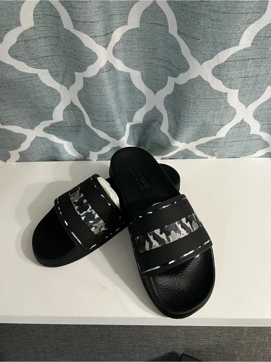 Kenneth Cole Black and Gray Camo Slide Sandals
