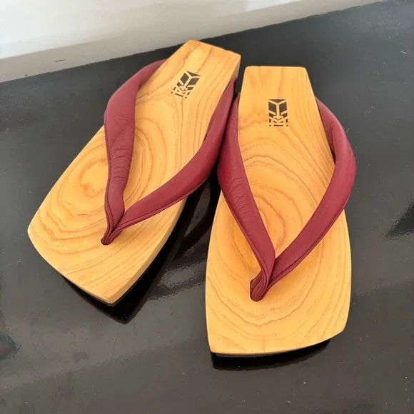 Traditional Japanese Geta Wooden Platform Sandals Burgundy Red Made in Japan M‎