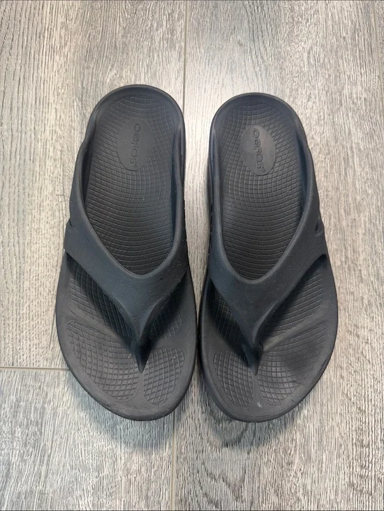 OOFOS Men's Black Recovery Flip Flops - Comfort Thong Sandals