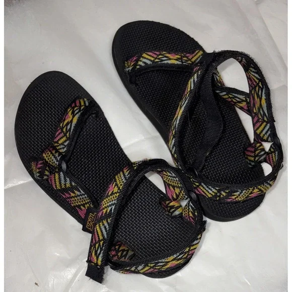 Teva Womens Original Universal Sandals Strap Boomerang Pink 9 Inch.