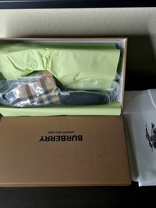 Burberry Mens/Womens Slides Size Europe 39, M7, W8.5
