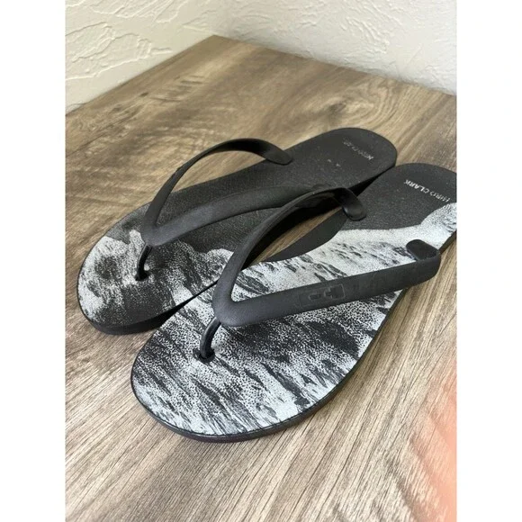Tidal New York Men’s Hiro Clark Black & White Abstract Print Sandals Size 11