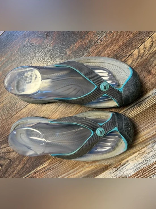 KEEN Waimea Men's Size 8.5 Gray W/ Blue  Toe Guard Thong Sandals Flip Flops.