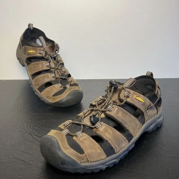 KEEN Men's 11 M Targhee III Closed-Toe Hiking Sandal in Bison/Mulch Good Shape