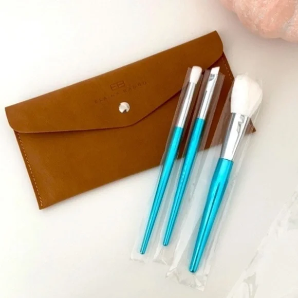 Elaina Badro/ Baby Blue makeup brushes​​​​​​​​​​​​​