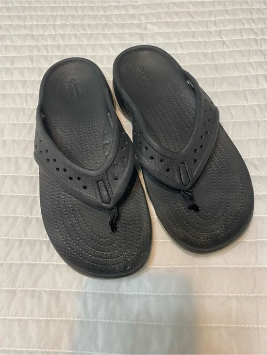 Crocs Black Flip Flop Sandals Men’s Size 7