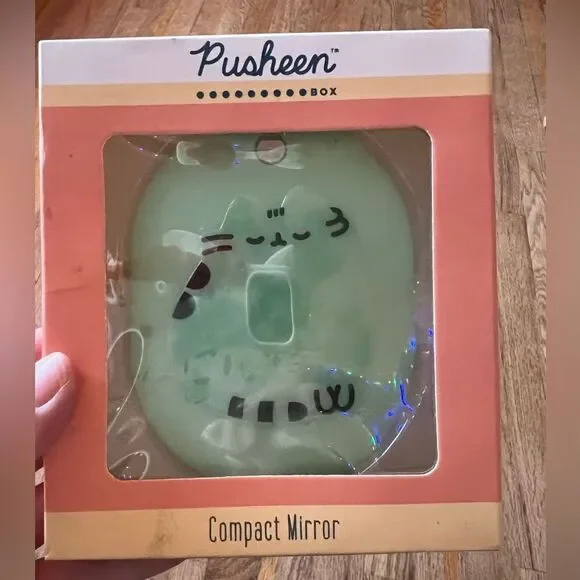 PUSHEEN compact mirrorr