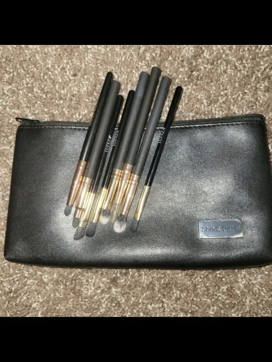 Bundled Makeup Brush Sets with Cosmetic Pouches