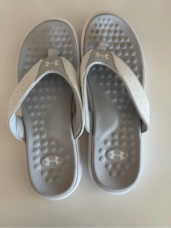 Under Armour Ignite Pro Men’s Size 12 Flip Flops Halo Gray - White