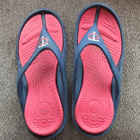💙🩴⚾❤️ Men's Minnesota Twins CROCS Navy and Coral Flip Flops size 11 💙🩴⚾❤️