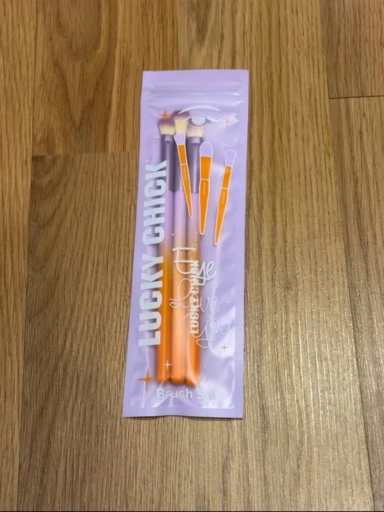 5 for $25 item 🌺 Lucky Chick Eye Brush Set