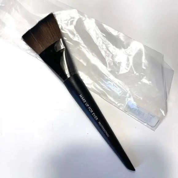 MAKE UP FOR EVER New Body Foundation Brush Medium 410 Straight