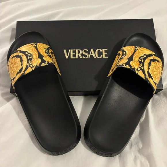 VERSACE RUBBER SLIDES SIZE 43 ( 10 US)