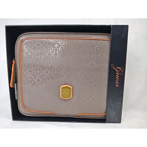 NWT GUESS Frosted Taupe Tablet iPad Laptop Sleeve Case Pouch Bag X3753222