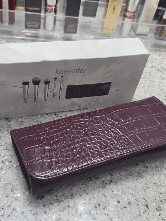 Lune+Aster Jet Brush COLLECTION