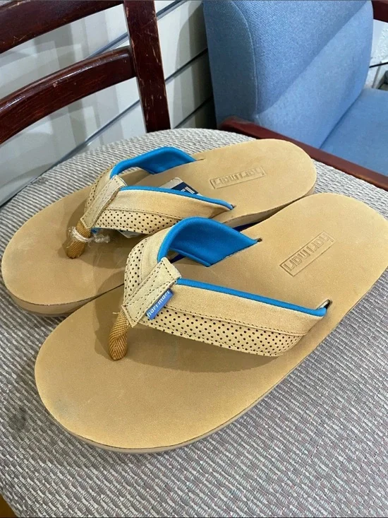 Hari Mari NWT flip flops