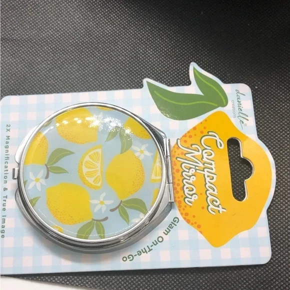 Lemon vines printed glam on‎ the go foldable 2X magnifying compact mirror new