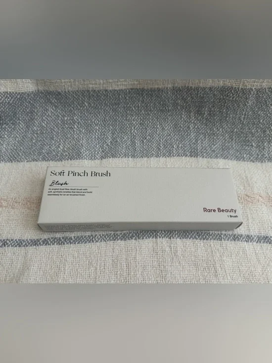 Rare Beauty Soft Pinch Brush
