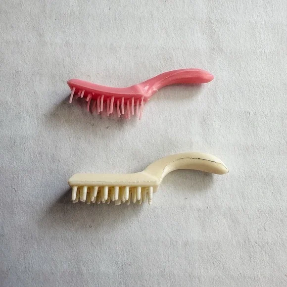 (2) Vintage 1960s‎ 1970s Barbie Pink Brush White Brush