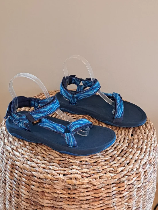 Teva Unisex Hurricane XLT 2 Blue Wavy Print Nylon Outdoor/Athleisure Sandals 6/8