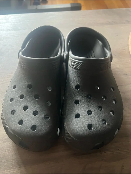 CROCS Black (men’s size 11) gently used