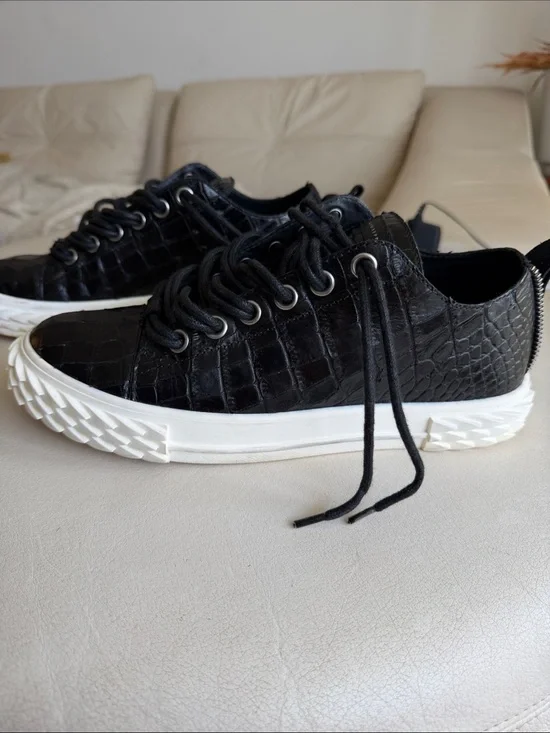Giuseppe Zanotti Blabber