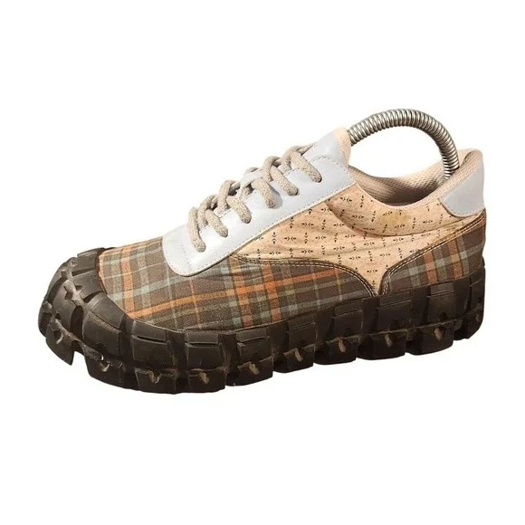 MIUWA Shoes Mens Size 10.5 Brown Plaid Canvas Chunky‎ Lug Sole Trail Sneakers