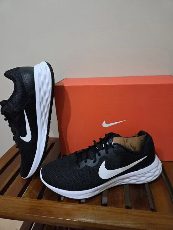 Nike Men’s Revolution 6 NN Black and White Running Sneakers Size 11 NEW