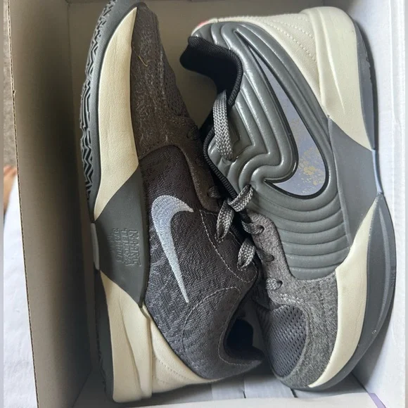 Youth NIKE JA 2 Grey Basketball Shoe SIZE 6Y FV5633 003
