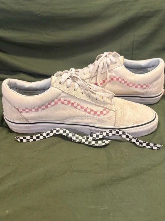 Vans Low-Top Sneakers with Red Checker Stripe on Cream Upper