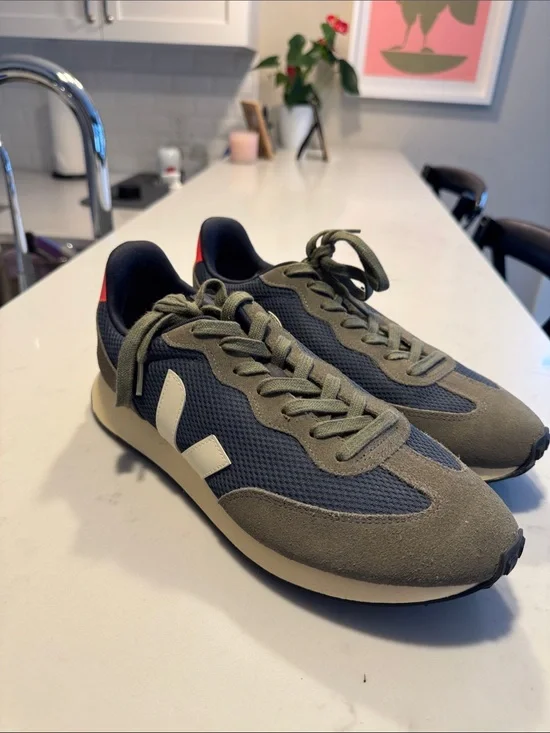 Veja Olive & Navy Retro Runner Sneakers with Cream V