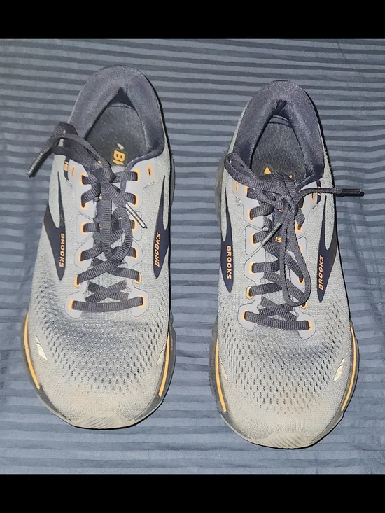 Brooks Ghost 15 Men's Gray and Black Running Shoes with Yellow Accent Size 8.5