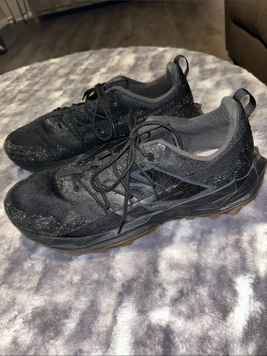 New Balance Men's Black and Brown Trail Sneakers