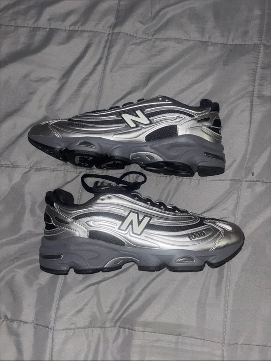 New Balance Men's Silver and Black Athletic Sneakers