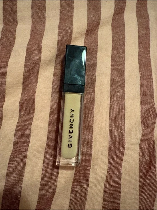 Givenchy Long-Wear Concealer - W245