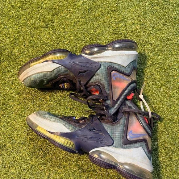 Nike LeBron 19 