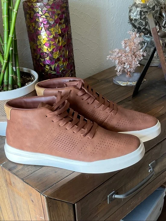 Perry Ellis Men's Mid-Top Sneakers in Cognac Brown with White Sole