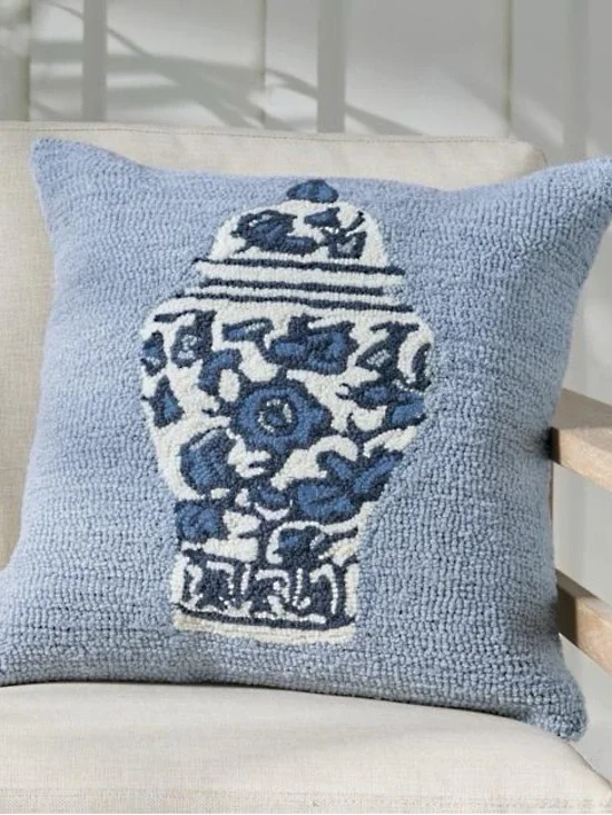 NWT Liora Manne Hand-Hooked Chinoiserie Ginger Jar Pillow Cover Outdoor Indoor