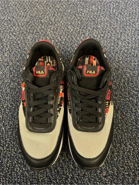 FILA Black, Cream & Red Patterned Men’s Sneakers Size 6.5