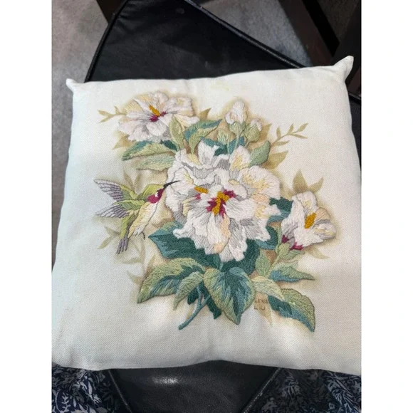 Hand Embroidered Pillow‎ Hummingbird Flowers Square Accent Pillow Beige Cover