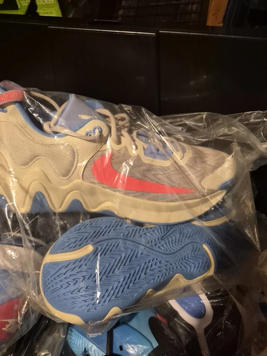 Nike Kids Wave-Style Sneakers in Beige, Light Blue and Red