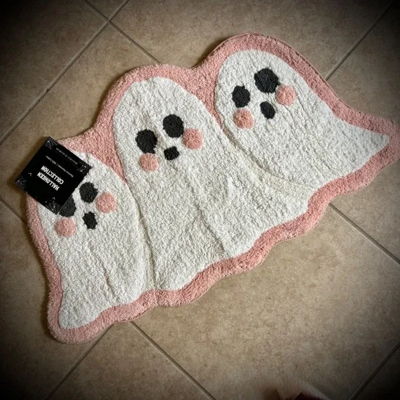 HALLOWEEN Collection Ghost Rug, Plush Cotton Accent Rug, Pink Trim. 20 x 32 NEW