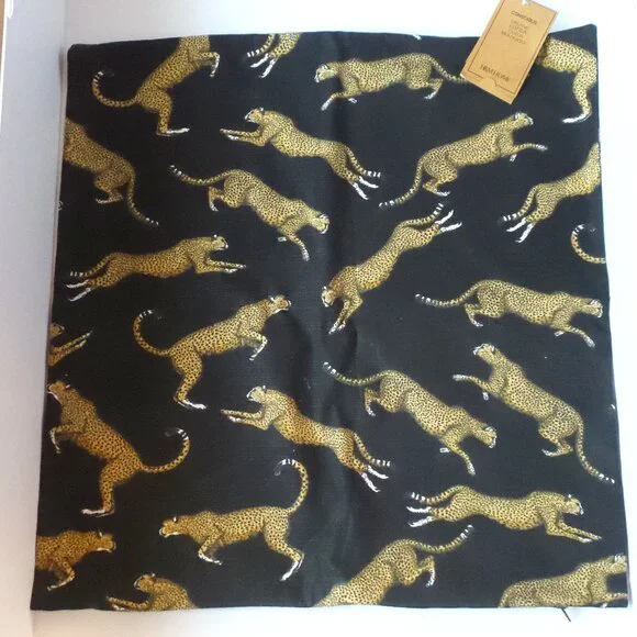 Cheetah pillow cover