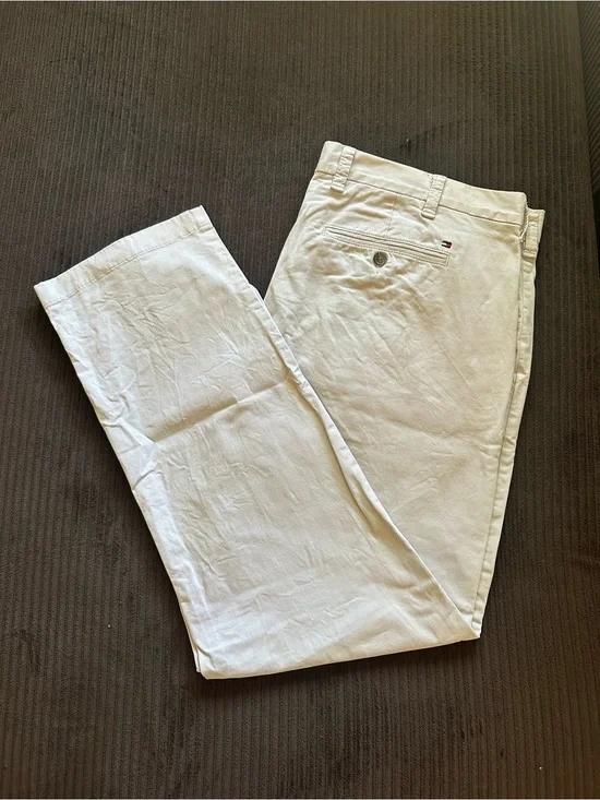 Tommy Hilfiger Men's Khaki Chinos in Light Beige