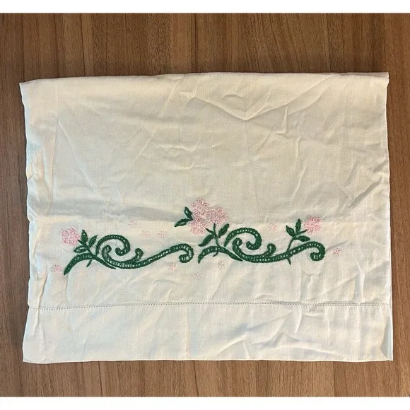 Hand Embroidered Vintage Pillowcase Floral Design 19 x 29 Cottage Granny‎ Core