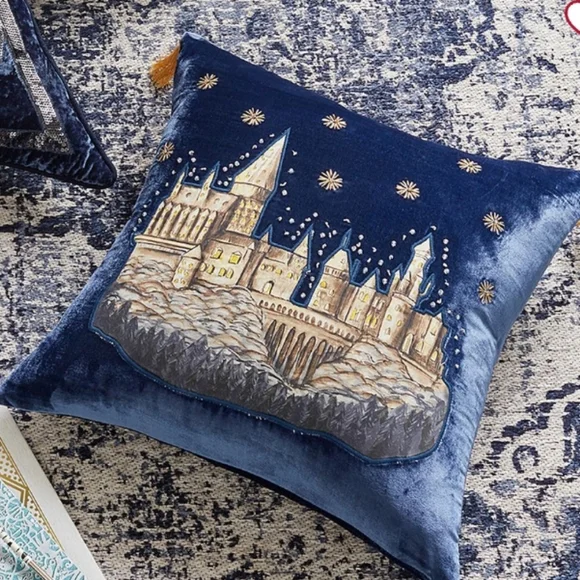 NWT Pottery Barn x Harry Potter Hogwart Castle Pillow Cover Blue Velvet 18